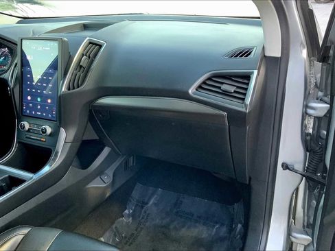 Used 2022 Ford Edge Titanium image 17