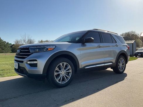Used 2020 Ford Explorer XLT w/ Equipment Group 202A image 1