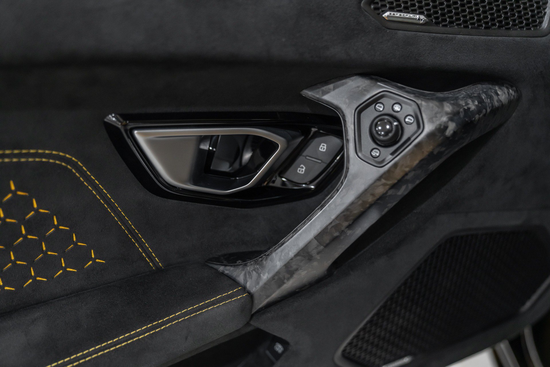 Used 2018 Lamborghini Huracan Performante AWD/4WD image 27