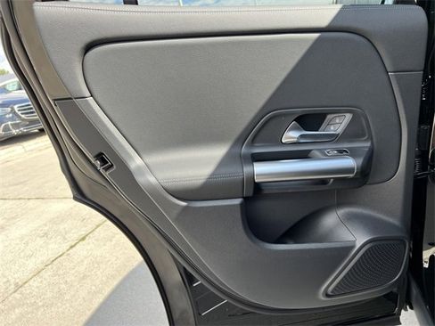 Used 2025 Mercedes-Benz GLA 250 4MATIC image 34