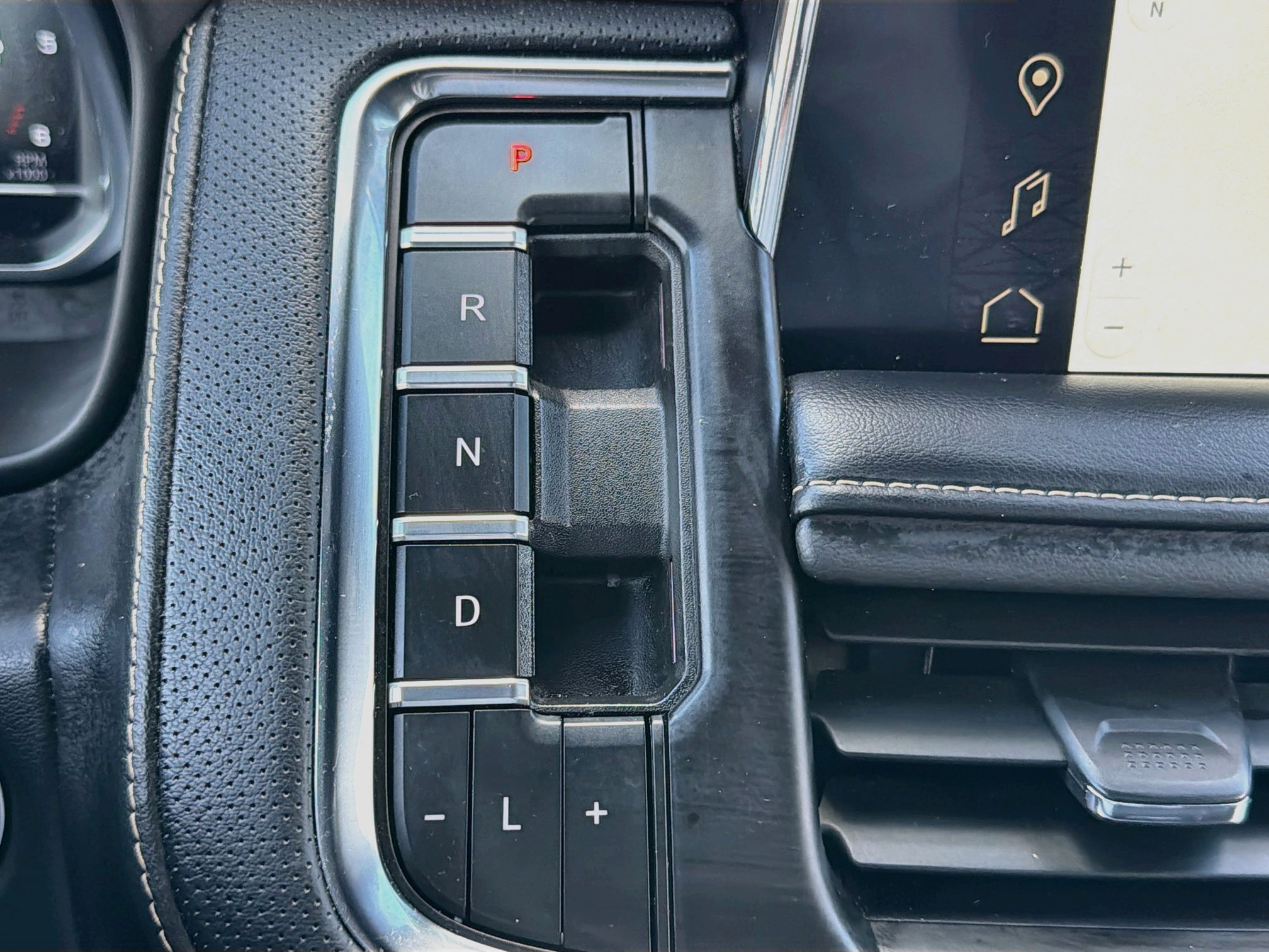 Used 2024 GMC Yukon SLT AWD/4WD image 28