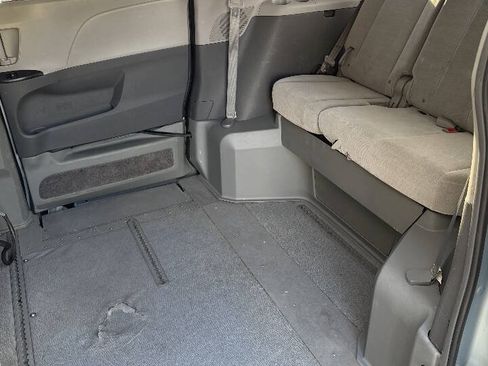 Used 2015 Toyota Sienna LE FWD image 14
