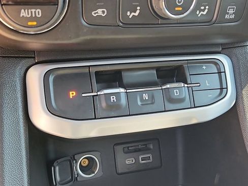 Certified 2020 GMC Acadia SLT AWD/4WD image 15
