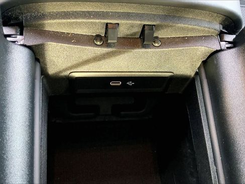 Used 2025 Mercedes-Benz GLS 63 AMG 4MATIC image 33