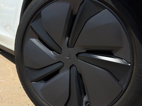 Used 2026 Tesla Model Y AWD image 8