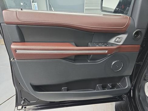 Used 2022 Ford Expedition Max Limited image 25