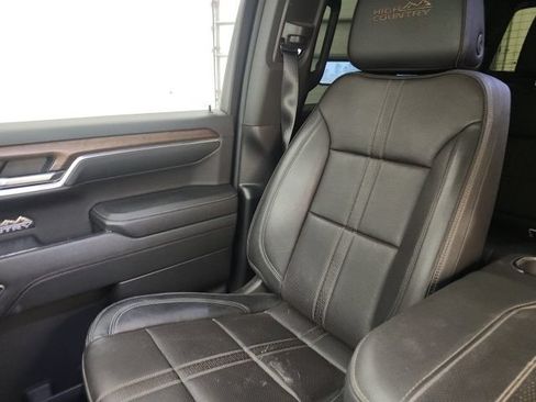 Used 2023 Chevrolet Silverado 1500 High Country w/ High Country Premium Package AWD/4WD image 16