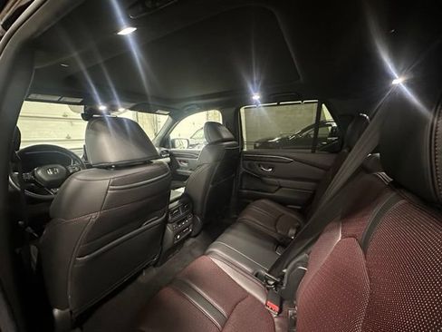 Used 2025 Honda Pilot Black Edition image 15