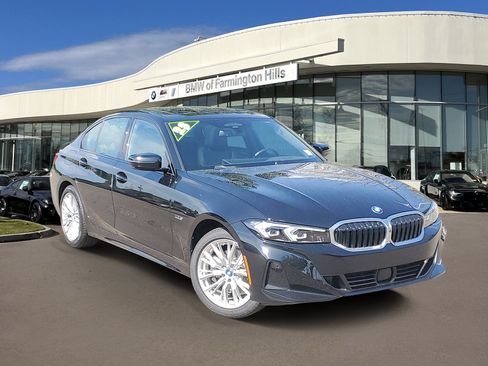 Certified 2023 BMW 330e xDrive w/ Premium Package AWD/4WD image 3