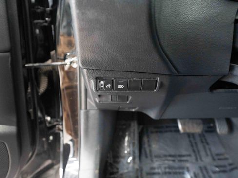 Used 2023 Toyota Corolla Cross XLE image 11