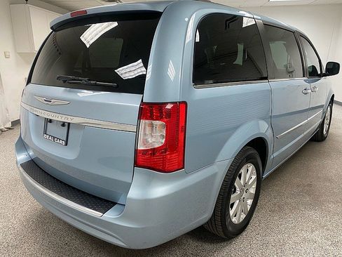 Used 2016 Chrysler Town & Country Touring w/ Driver Convenience Group image 5