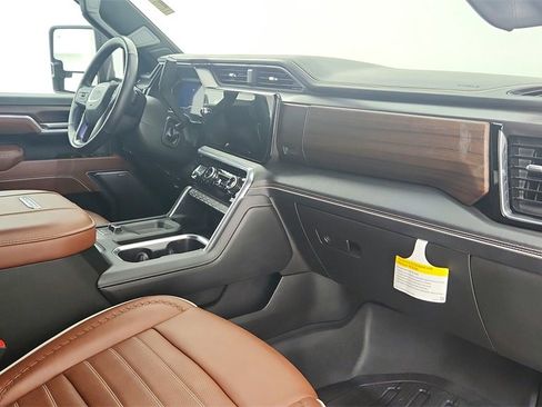 Used 2025 GMC Sierra 2500 Denali Ultimate image 32