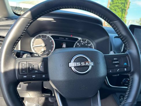 Used 2025 Nissan Rogue SV FWD image 30