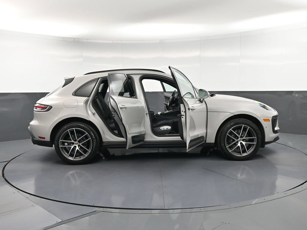 Certified 2023 Porsche Macan Turbo AWD/4WD image 35