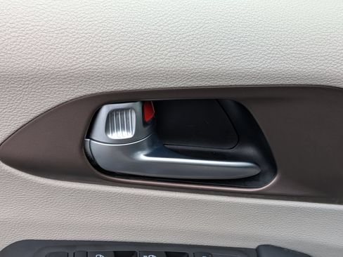 Used 2023 Chrysler Voyager LX FWD image 12