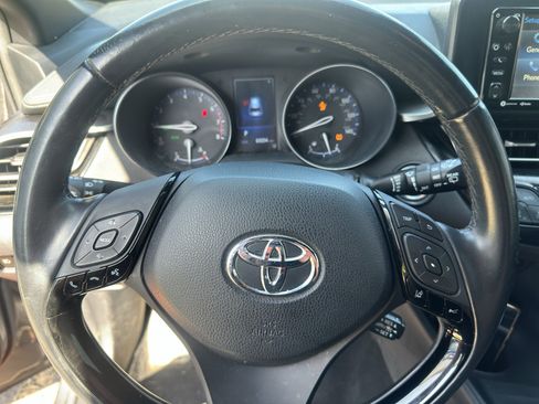 Used 2018 Toyota C-HR XLE FWD image 21