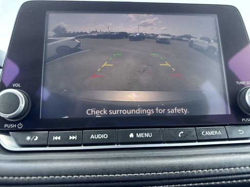 Used 2025 Nissan Rogue SV FWD image 25
