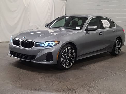 Used 2026 BMW 330i Sedan w/ Convenience Package RWD image 3