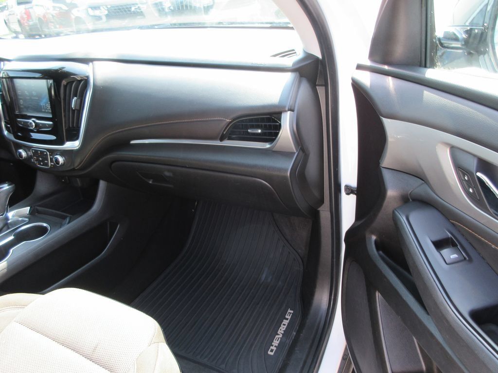 Certified 2019 Chevrolet Traverse LS FWD image 18