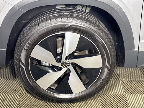 Certified 2025 Volkswagen Taos S image 22