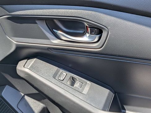 Used 2025 Honda Accord LX image 32