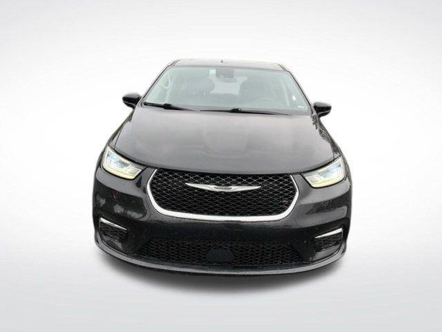 Used 2024 Chrysler Pacifica Touring-L FWD image 2