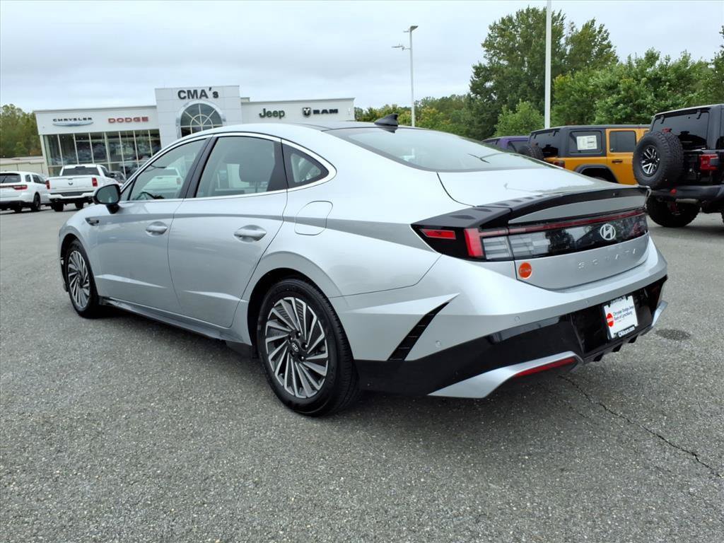 Used 2025 Hyundai Sonata Limited FWD image 4