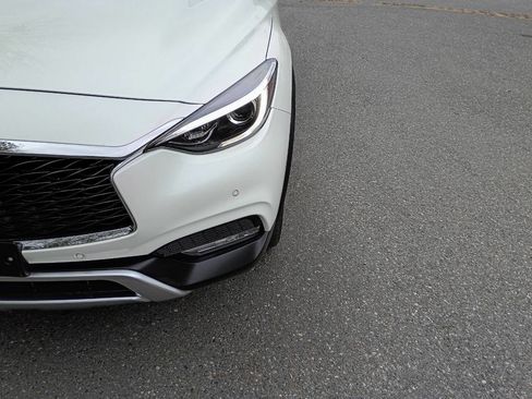 Used 2017 INFINITI QX30 Premium w/ Navigation Package AWD/4WD image 7