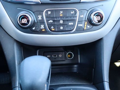 Used 2024 Chevrolet Equinox LT image 29