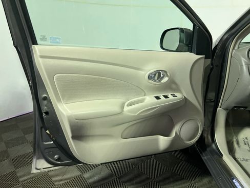 Used 2014 Nissan Versa SL w/ Tech Package image 18