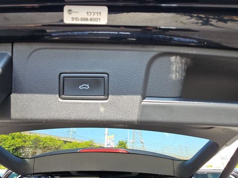 Used 2023 Volkswagen Atlas SE w/ Panoramic Sunroof Package FWD image 15