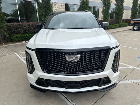 Used 2025 Cadillac Escalade V w/ LPO, ONYX Package image 2