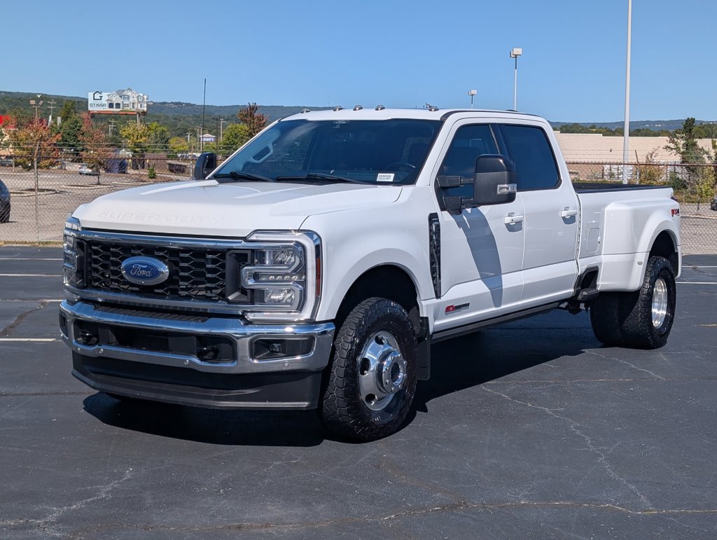 Used 2024 Ford F350 Lariat w/ Lariat Ultimate Package AWD/4WD image 3