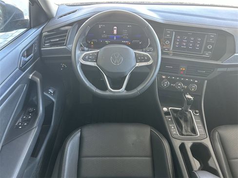 Certified 2024 Volkswagen Jetta SE w/ Panoramic Sunroof Package image 36