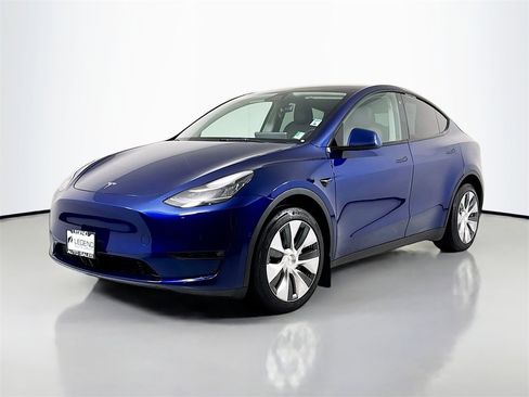 Used 2022 Tesla Model Y Long Range image 1