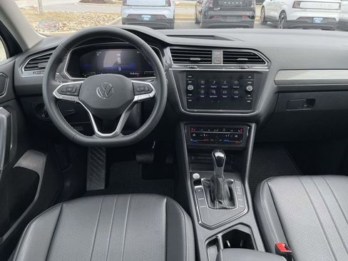 Used 2023 Volkswagen Tiguan SE image 4