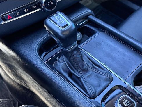 Used 2021 Volvo XC90 T5 Momentum w/ Climate Package image 17