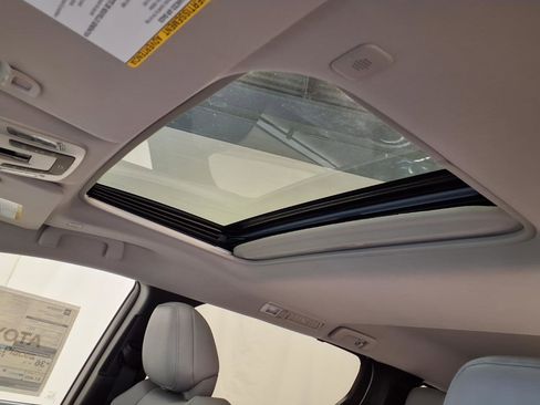 New 2026 Toyota Sienna XLE image 12