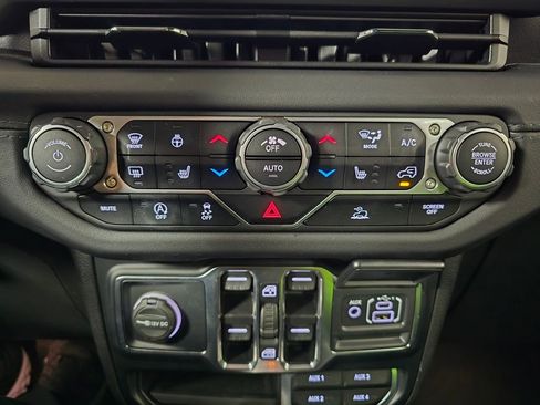 Used 2024 Jeep Wrangler Sahara w/ Technology Group image 23