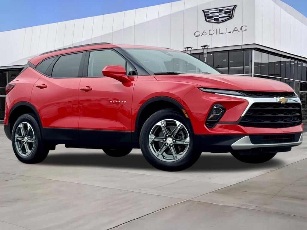 Used 2024 Chevrolet Blazer LT w/ Convenience Package FWD image 2