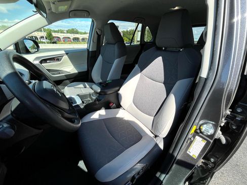 Used 2022 Toyota RAV4 XLE w/ Carpet Mat Package (TMS) image 15