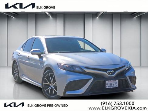 Used 2023 Toyota Camry SE w/ Audio Upgrade Package FWD image 1