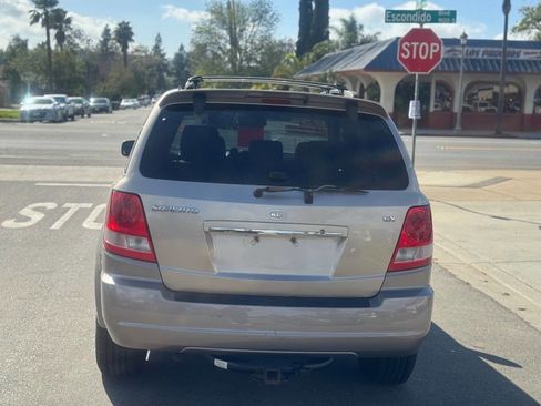 Used 2005 Kia Sorento LX image 7