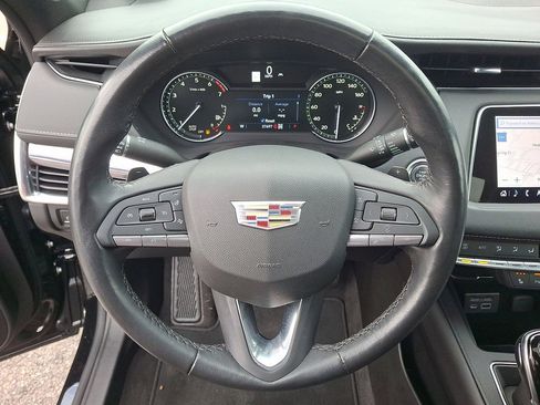 Used 2023 Cadillac XT4 Luxury w/ Cold Weather Package image 16