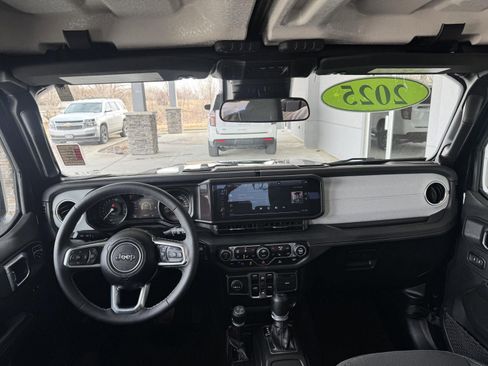 Used 2025 Jeep Wrangler Sahara 4xe image 11