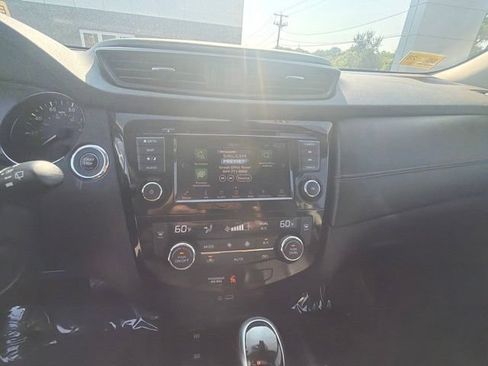 Used 2020 Nissan Rogue SL w/ Premium Package AWD/4WD image 12