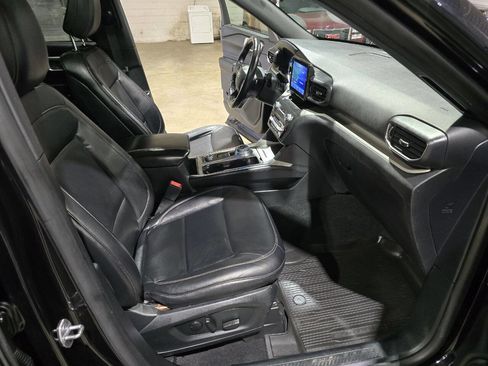 Used 2020 Ford Explorer XLT w/ Equipment Group 202A AWD/4WD image 35