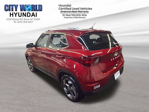Used 2025 Hyundai Venue Limited FWD image 3