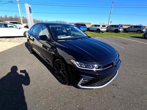 New 2026 Volkswagen Jetta SE image 4