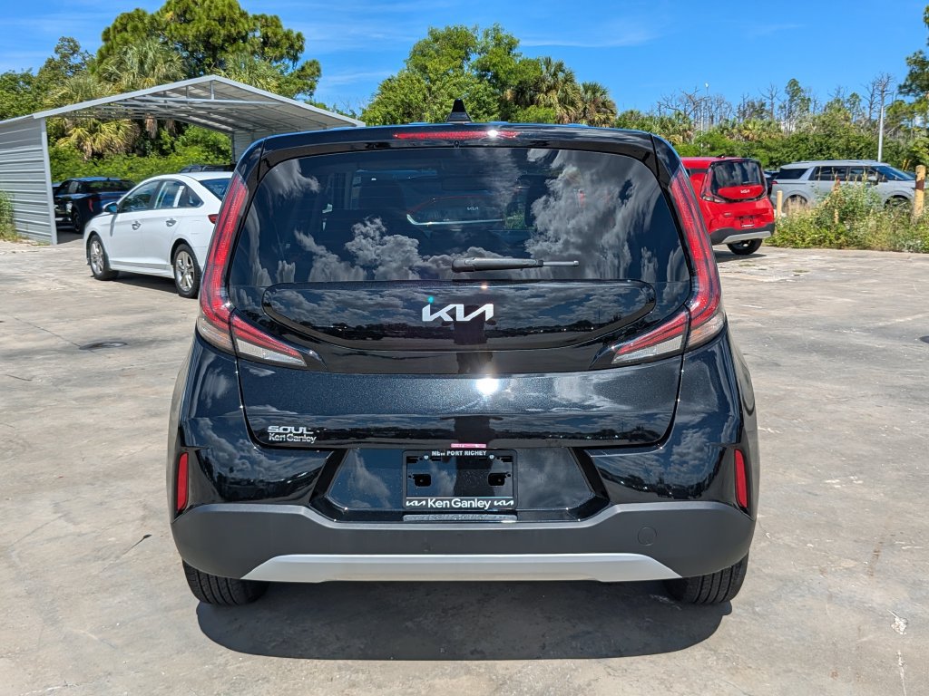 Certified 2025 Kia Soul LX w/ LX Technology Package FWD image 7